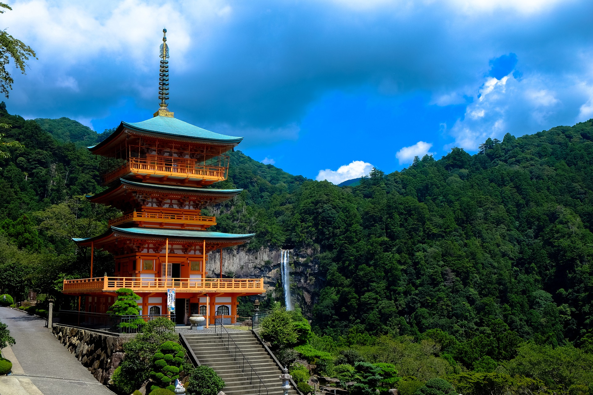 Ten Must-Know Customs Before Travelling to Japan | Japaniverse Travel Guide